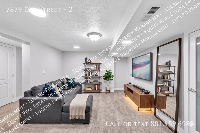 Building Photo - 7879 Oak St