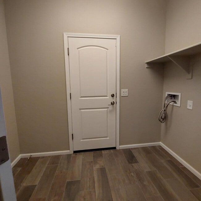 Building Photo - 1025 S 200th Ln