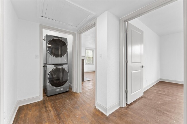 Building Photo - Newly Remodeled Beauty waiting for its fir...
