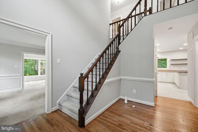 Building Photo - 2 English Hills Dr