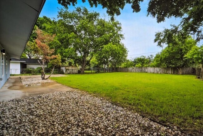 Building Photo - 7503 Eastcrest Dr