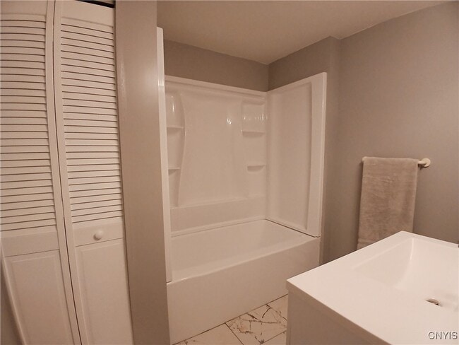 Building Photo - 494 Idlewood Blvd