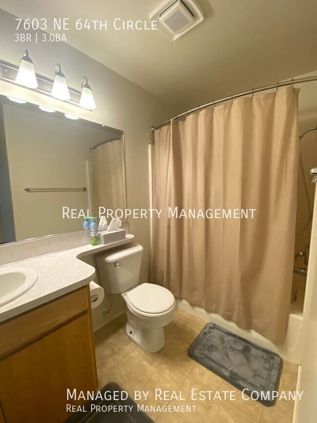 Building Photo - 7603 NE 64th Cir