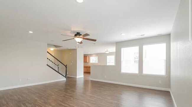 Building Photo - 892 Willow Dr