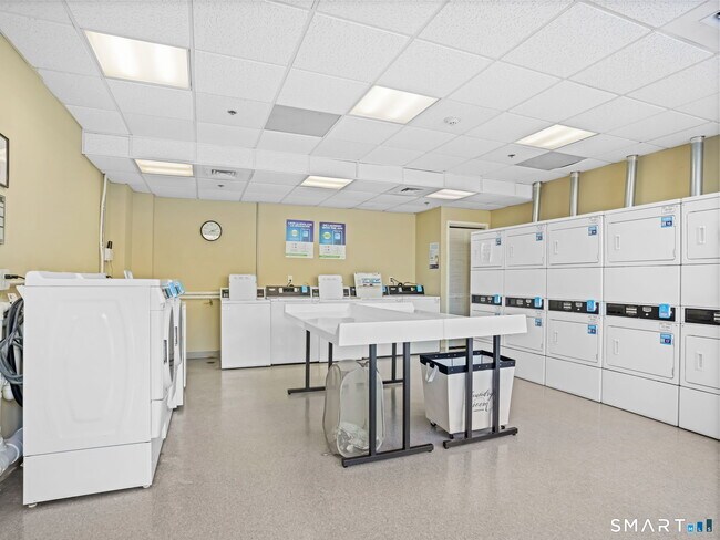 Building Photo - 127 Greyrock Pl