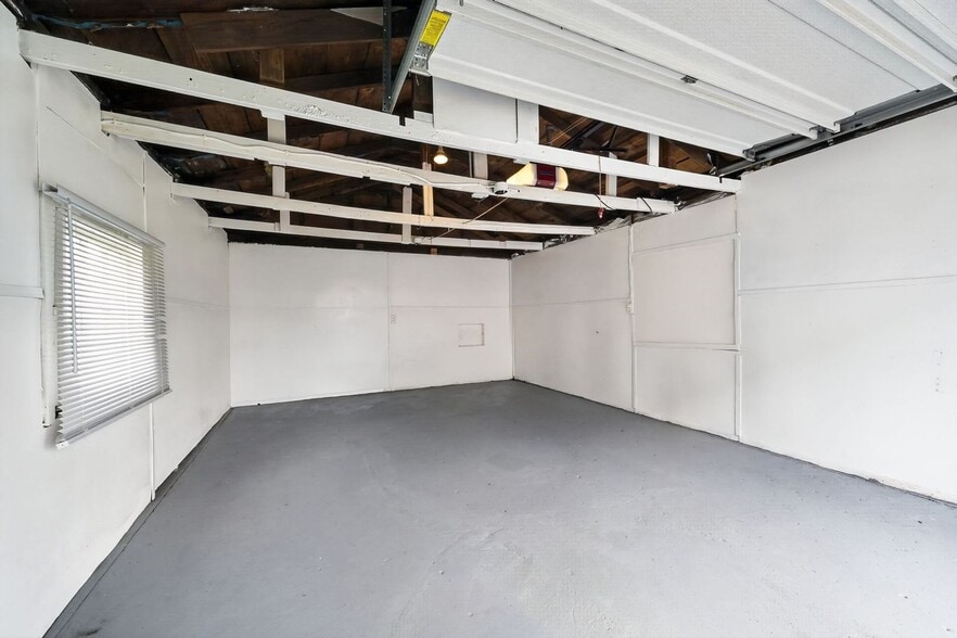 Building Photo - 1133 Milford St NE