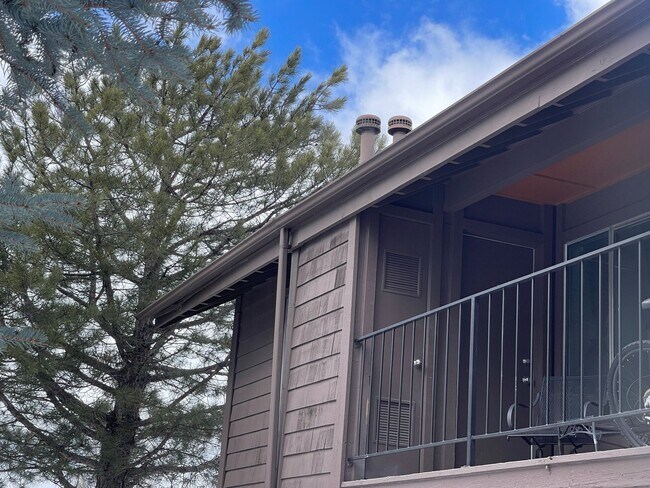Building Photo - READY FOR MOVE IN! Upgraded 2-Bed, 2-Bath ...