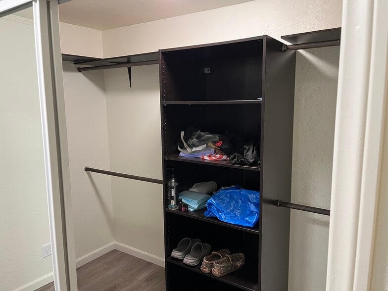 Building Photo - 2800 Tola Ave