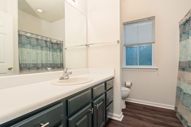 Building Photo - Cozy Lakeside Living in Moncks Corner!