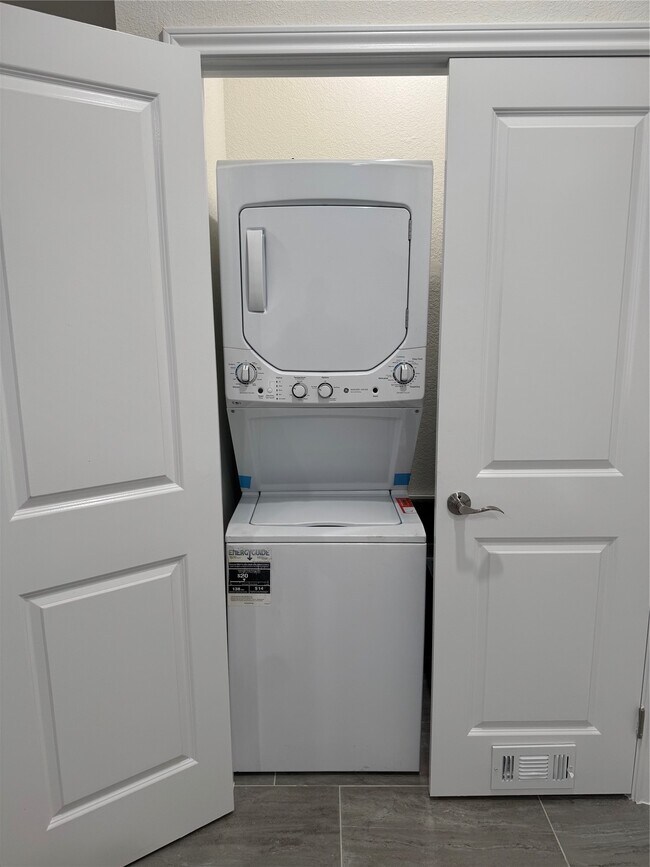 Building Photo - 9129 Brandon St