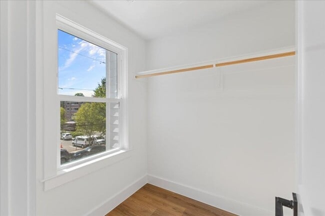 Building Photo - 803 Dupree St