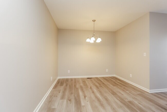Building Photo - 318 Gallop Ln