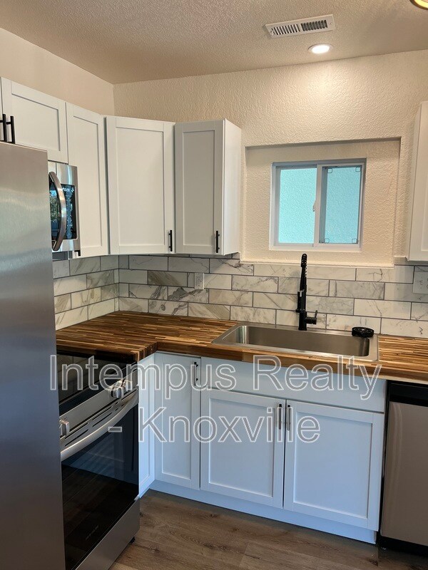 Building Photo - 1712 Vada Cir