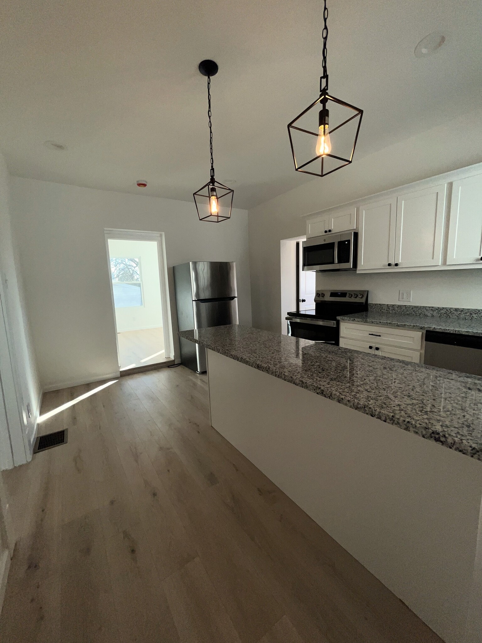 Building Photo - 5902 Nashville Ave