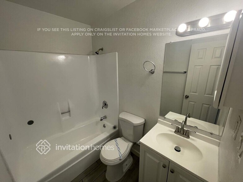 Building Photo - 10714 N 36th Ave