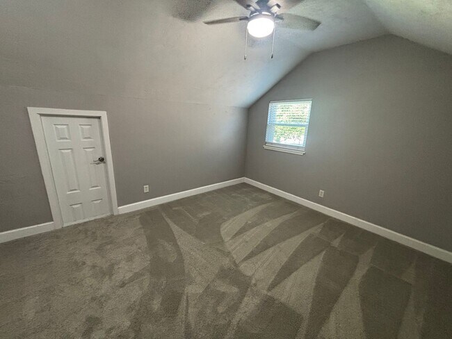 Building Photo - Beautifully Remodeled Home / Plenty of Add...
