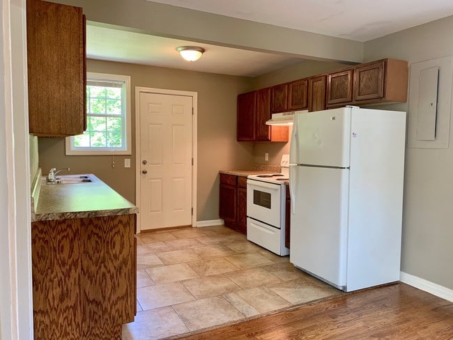 Building Photo - 854 E Happy Hollow Dr