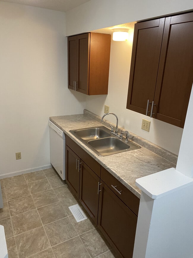 Building Photo - Center Street Apartments