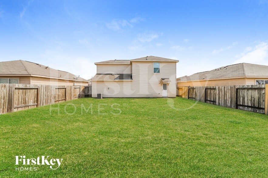 Building Photo - 6722 Clover Walk Ln