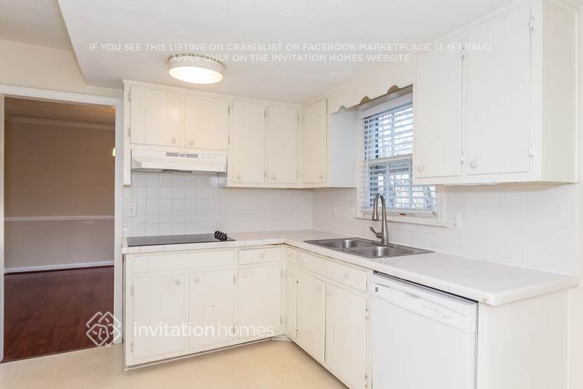 Building Photo - 206 Hauteur Pl SW