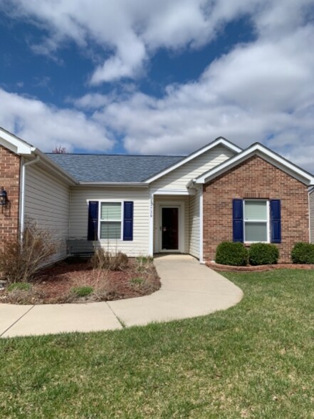 Building Photo - 3730 Tesla Dr