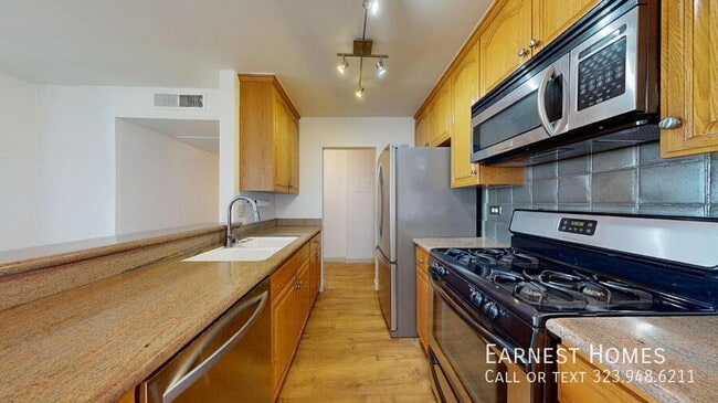 Building Photo - 421 La Fayette Park Pl