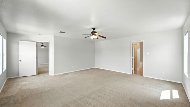 Building Photo - 209 Hinge Loop