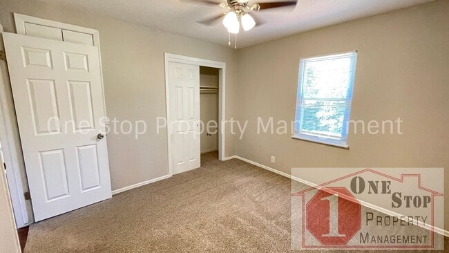 Building Photo - Beautiful 3 Bedroom / 2 Bathroom Duplex in...