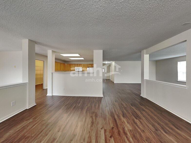 Building Photo - 10167 Hatherley Way