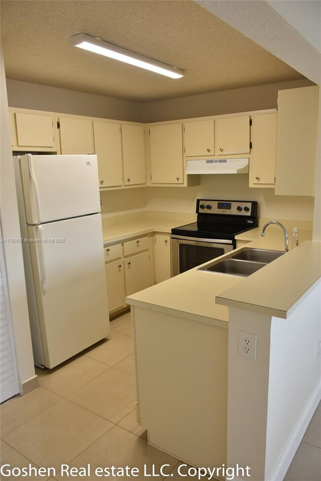 Building Photo - 351 Palm Way