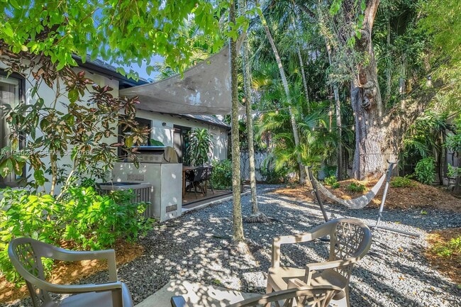 Building Photo - 8225 NE 8th Ct