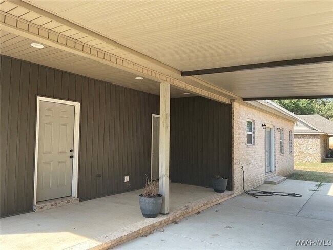 Building Photo - 160 Indian Ln