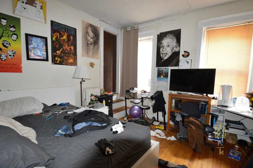 Building Photo - 322 St Paul St