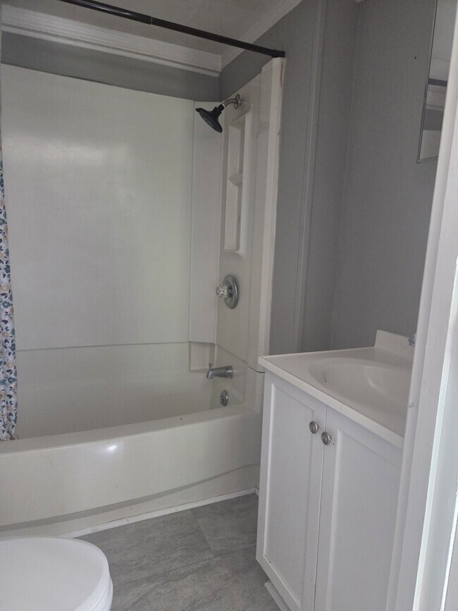 Building Photo - Charming Historic Bungalow