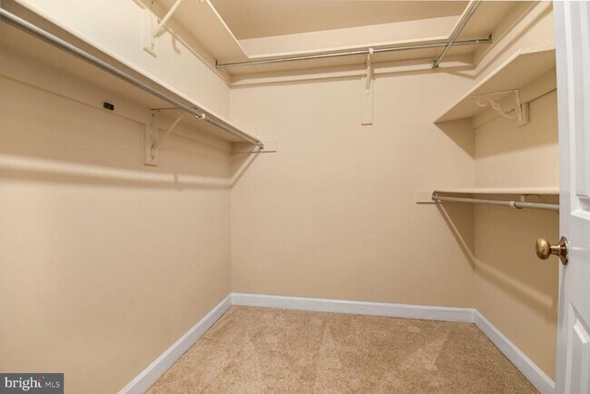 Building Photo - 8217 Lochinver Ln