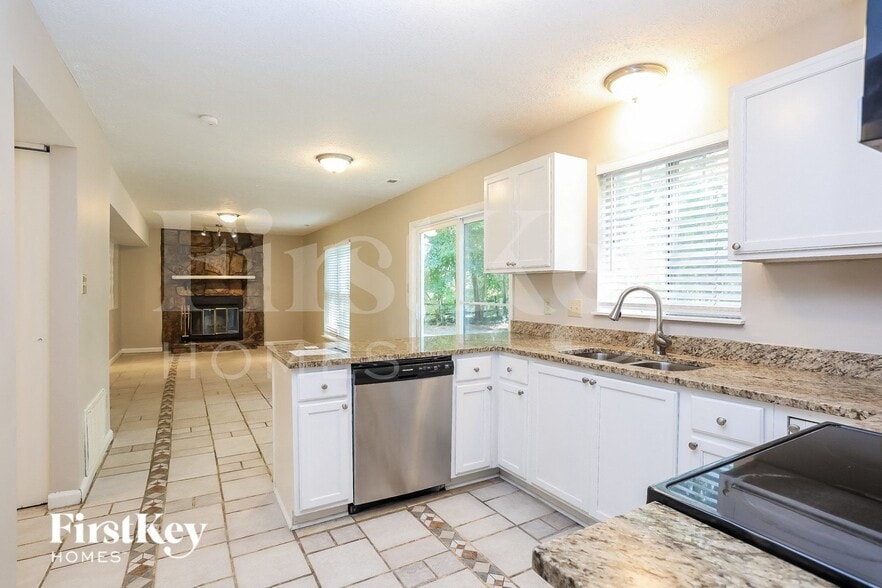 Building Photo - 7344 Berkshire Downs Dr