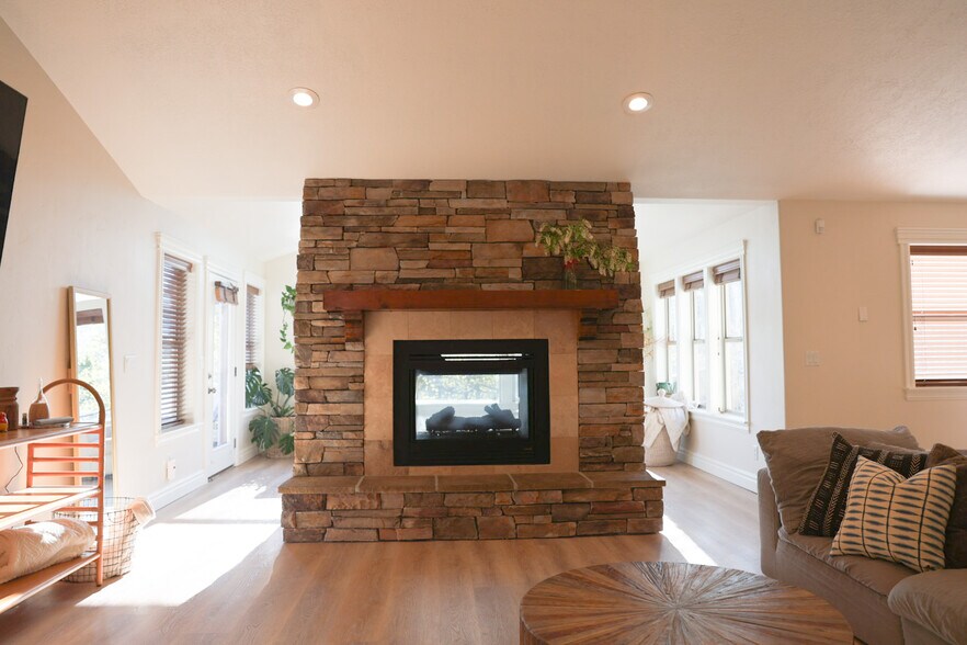 Building Photo - 284 S 550 E