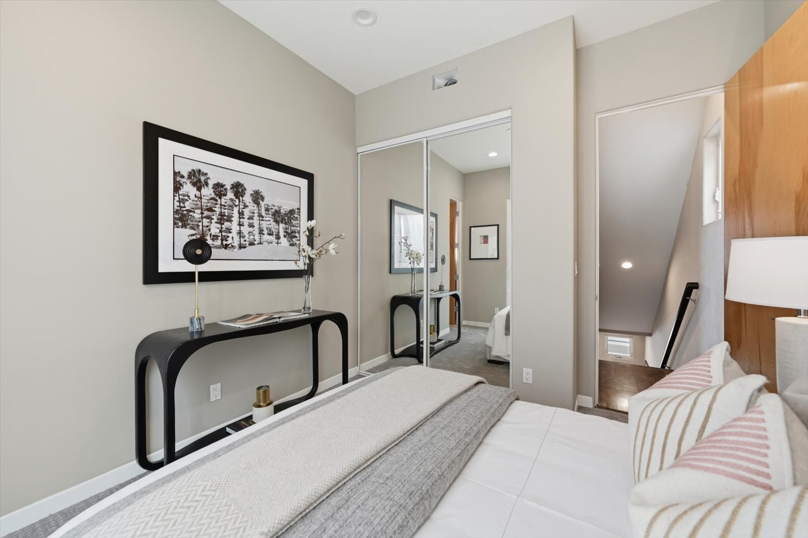 Building Photo - 2406 Ocean Dr