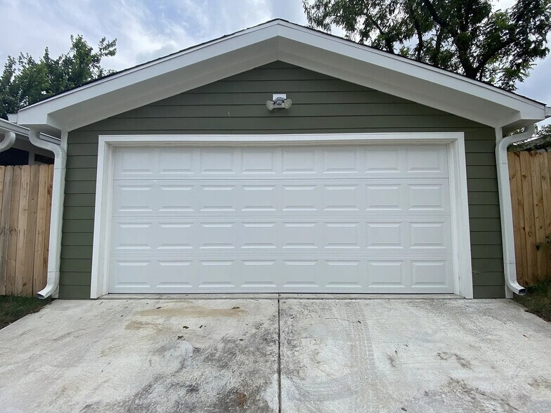 Building Photo - 1712 Simpkins St