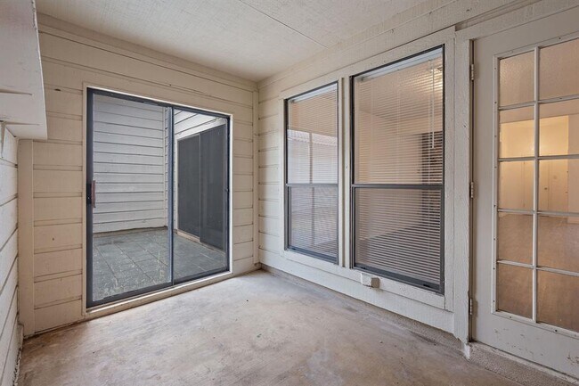 Building Photo - 2217 Onion Creek Pkwy