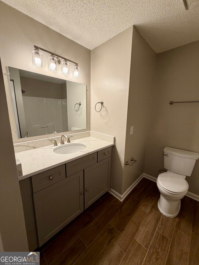Building Photo - 438 Admiral's Walk Dr