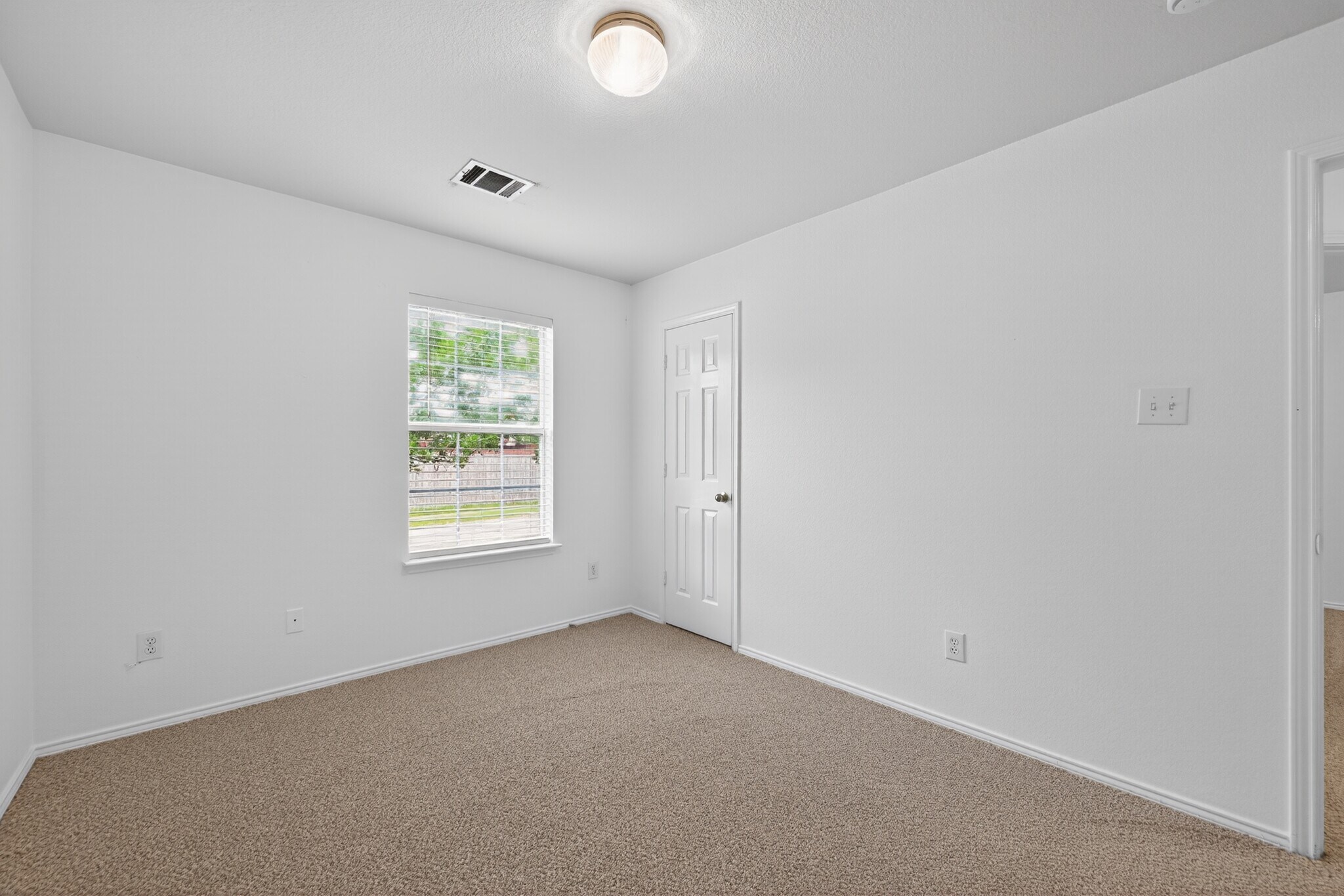 Building Photo - 2125 Elm Falls Pl