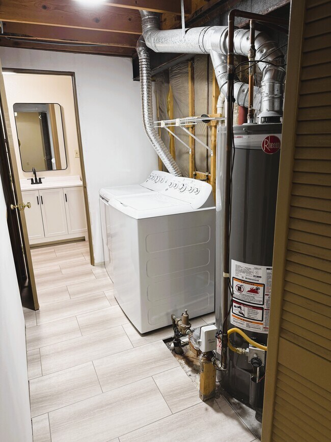 Building Photo - 7522 Madrid ct