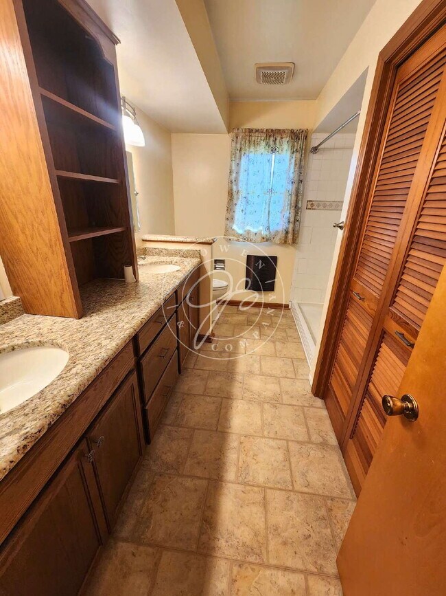 Building Photo - Sylvania Schools! Charming 3-Bedroom Ranch with Attached Garage & First-Floor Laundry