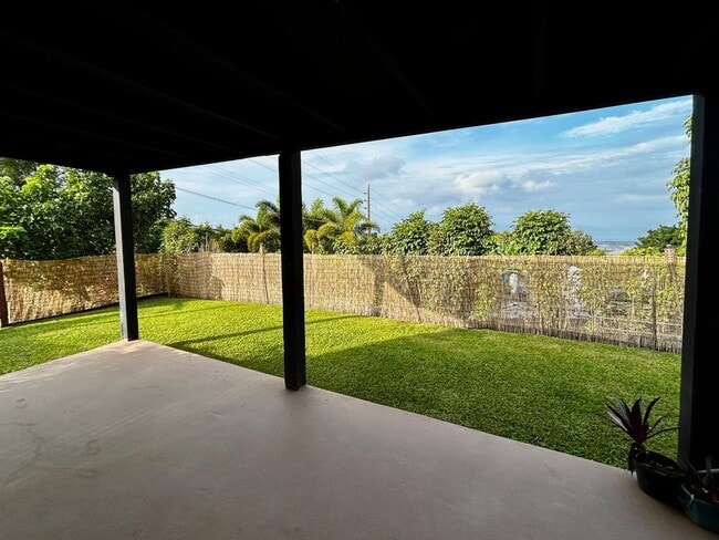 Building Photo - Unfurnished Single level home that's Pet friendly!