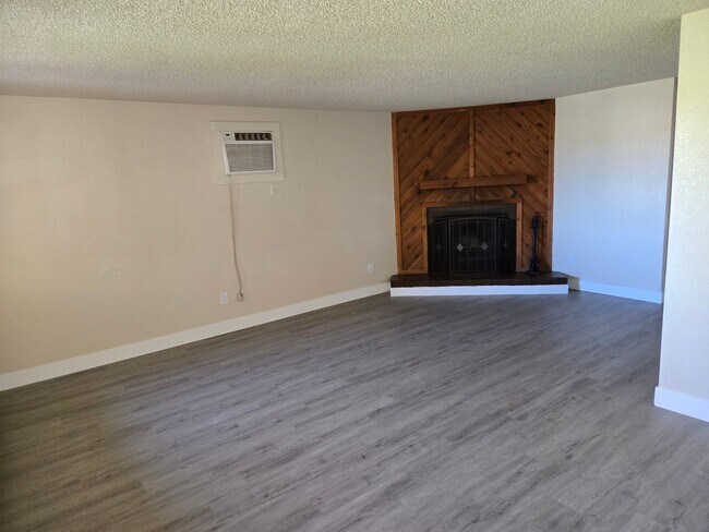 Building Photo - Newly remodeled 3 bedroom 2 bath