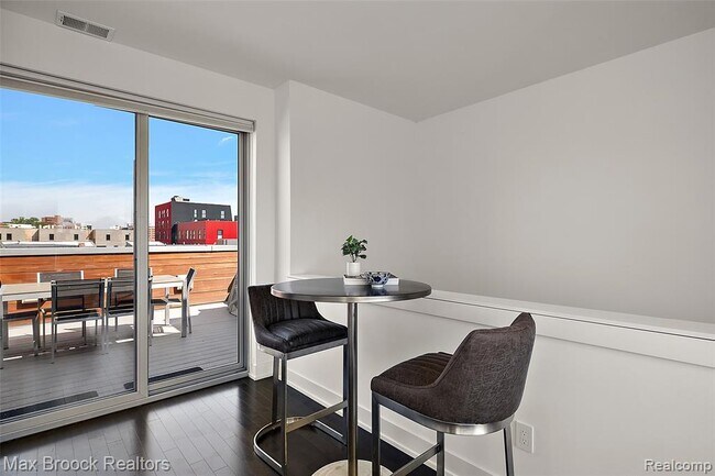 Building Photo - 284 Alfred St