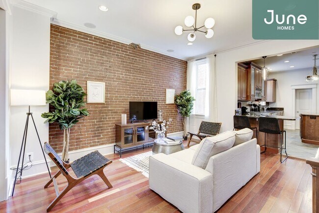 Building Photo - Full room in 4-bed/3.0-bath Home