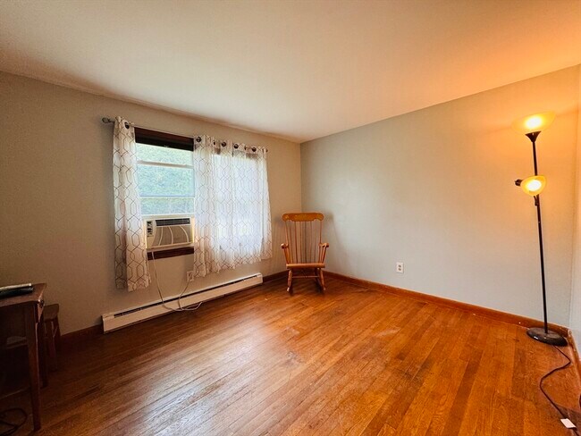 Building Photo - 18 Weaver St