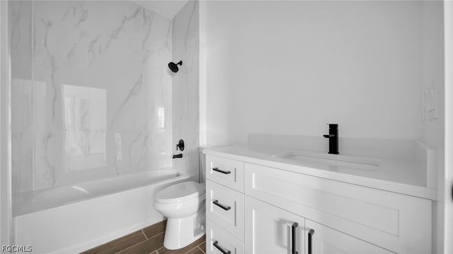 Building Photo - 4989 Fairway Ct